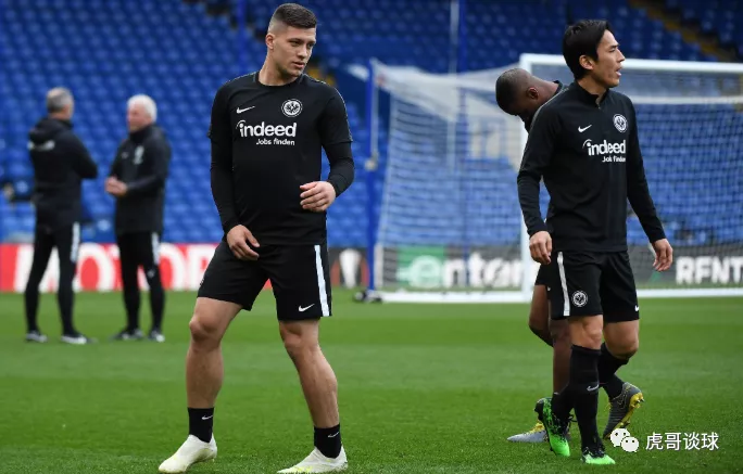 Jinnianhui-关于今夜德国杯传出新动向，上海海港再遭质疑，管理层表态：信心回归，阵容厚度经受考验的信息